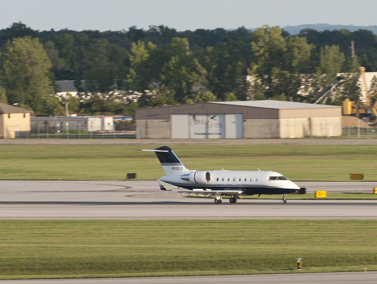 Bombardier Challenger 605 (2009) — N709BA