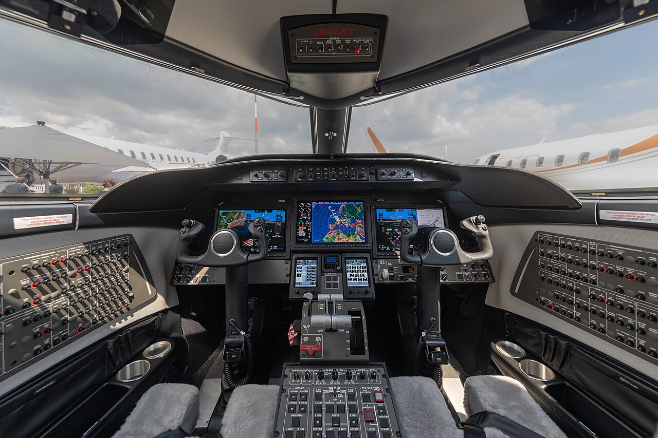Learjet 70 business jet, the type operated as C-GFFT