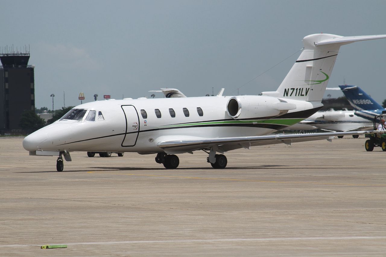 Cessna Citation VI mid jet by Cessna Aircraft Company (Textron Aviation)