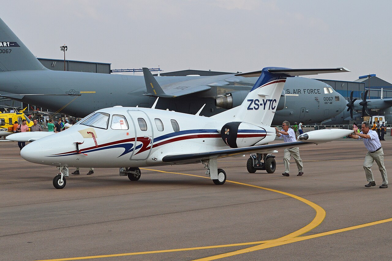 Eclipse 500 very light jet by Eclipse Aerospace