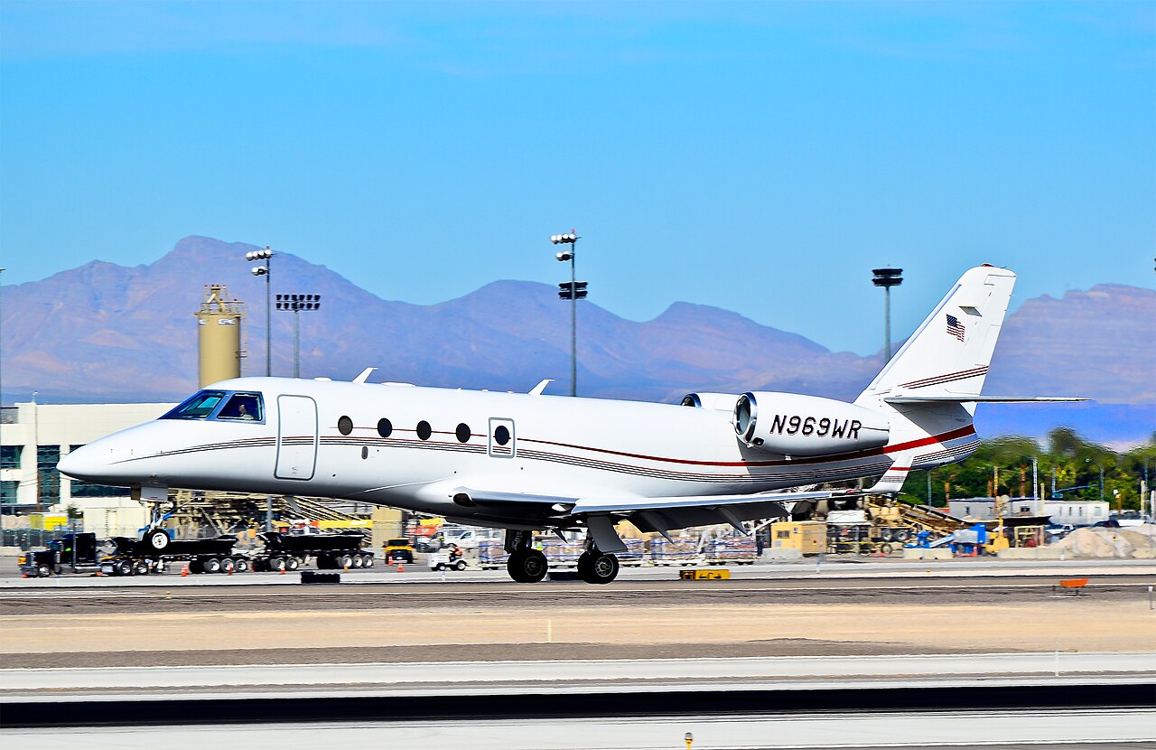 Gulfstream G150 mid jet