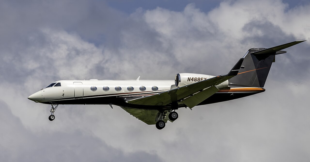 Gulfstream G450 heavy jet by Gulfstream Aerospace