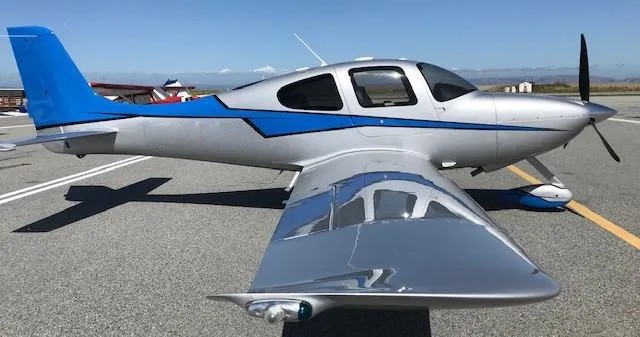 Cirrus Design CORP SR22 (2006) — N104TQ