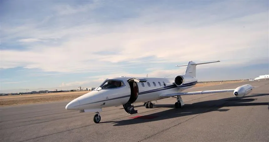 Gates Lear Jet 35 (1975) — N135AJ