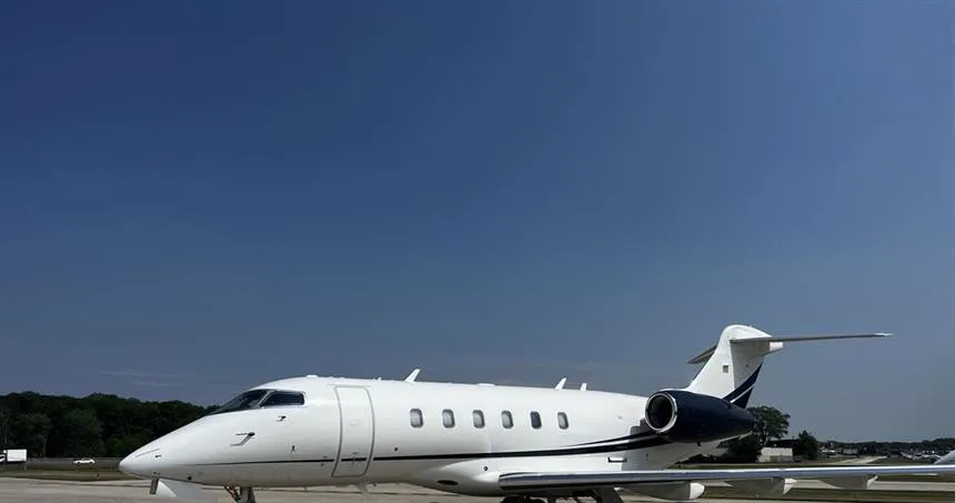 Bombardier Challenger 300 (2010) — N15RB