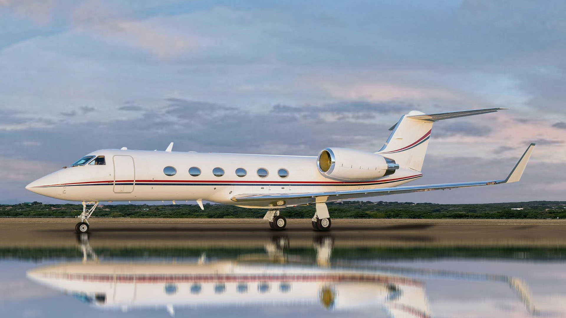Gulfstream GIV (1990) — N18TD