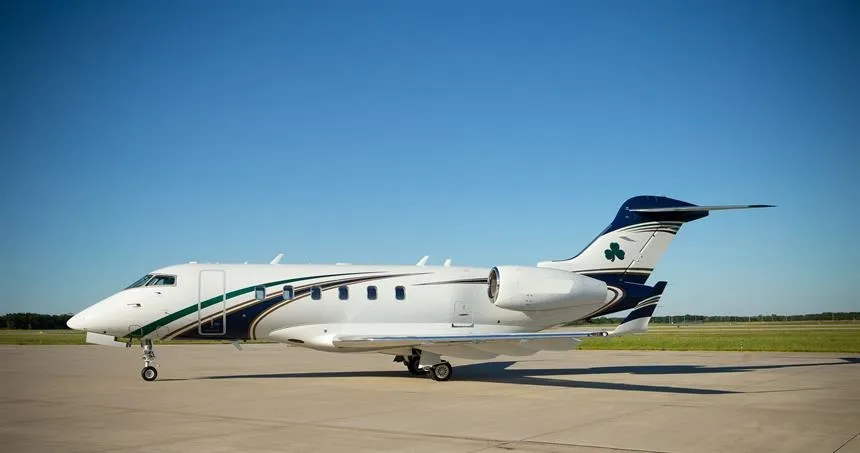 Bombardier Challenger 300 (2006) — N1933N