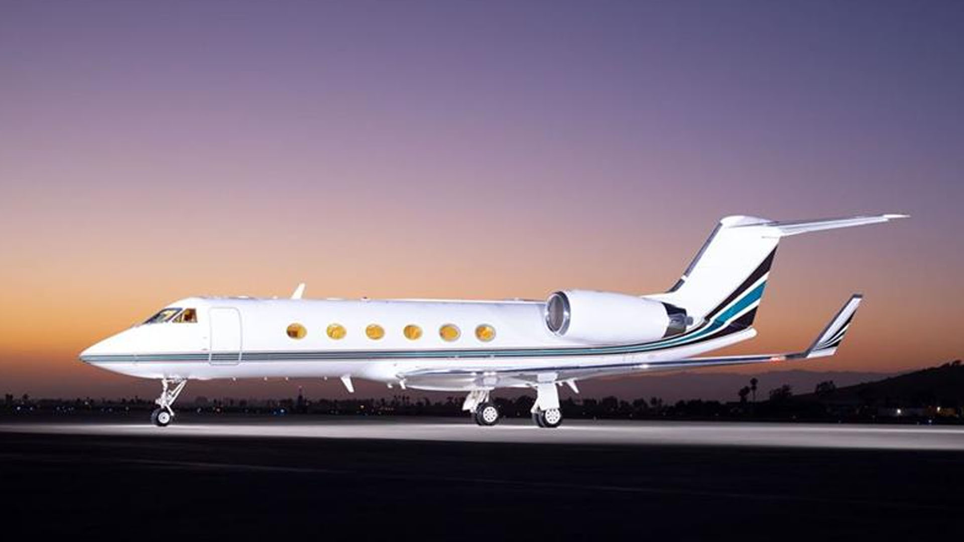 Gulfstream GIV — N1979L