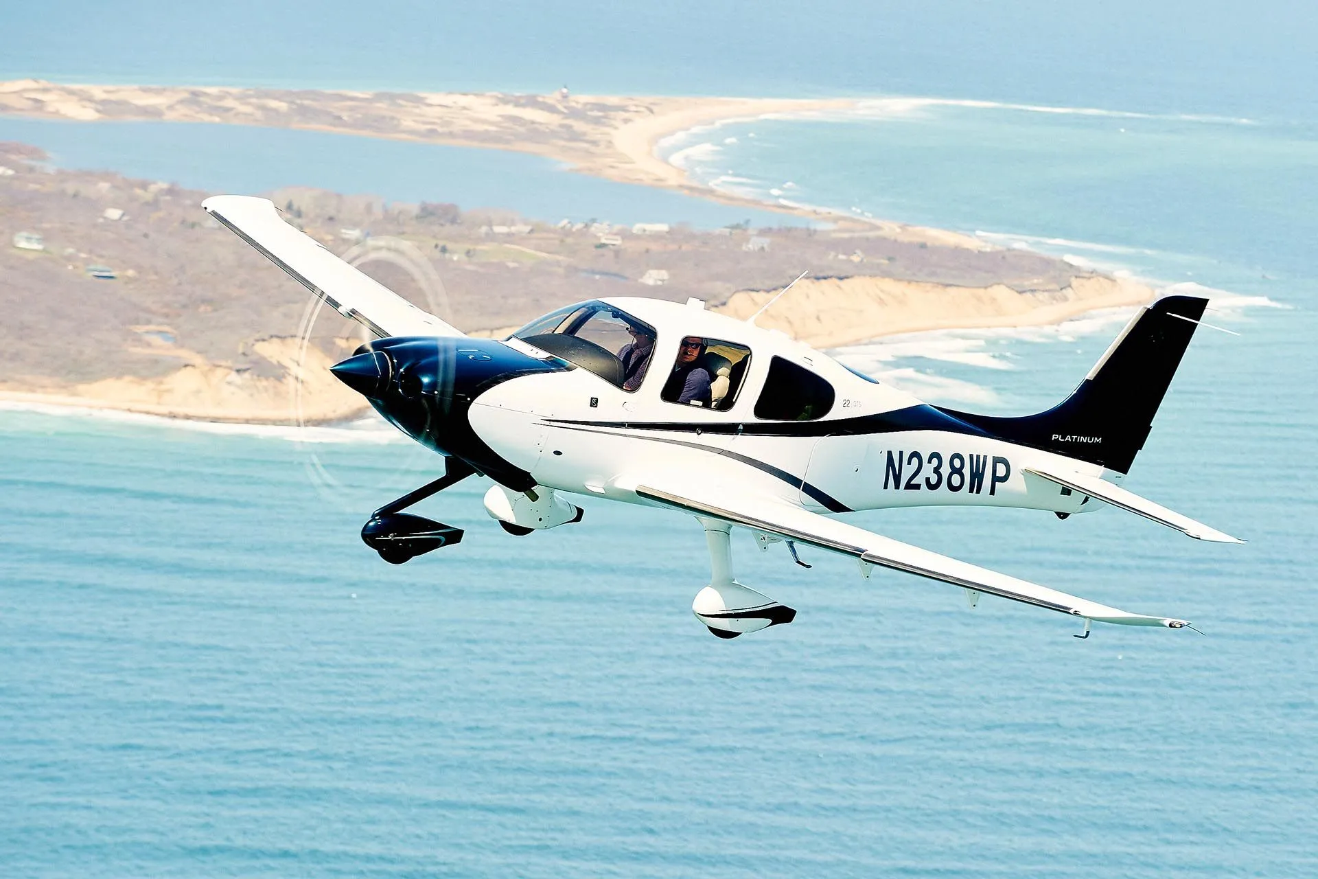 Cirrus Design CORP SR22 (2014) — N238WP