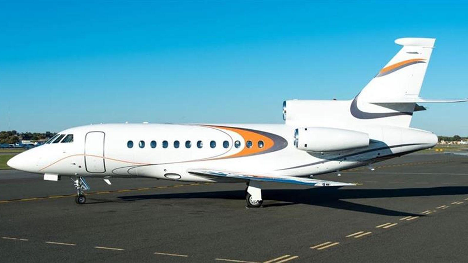 Dassault Falcon 900 (2000) — N247FR