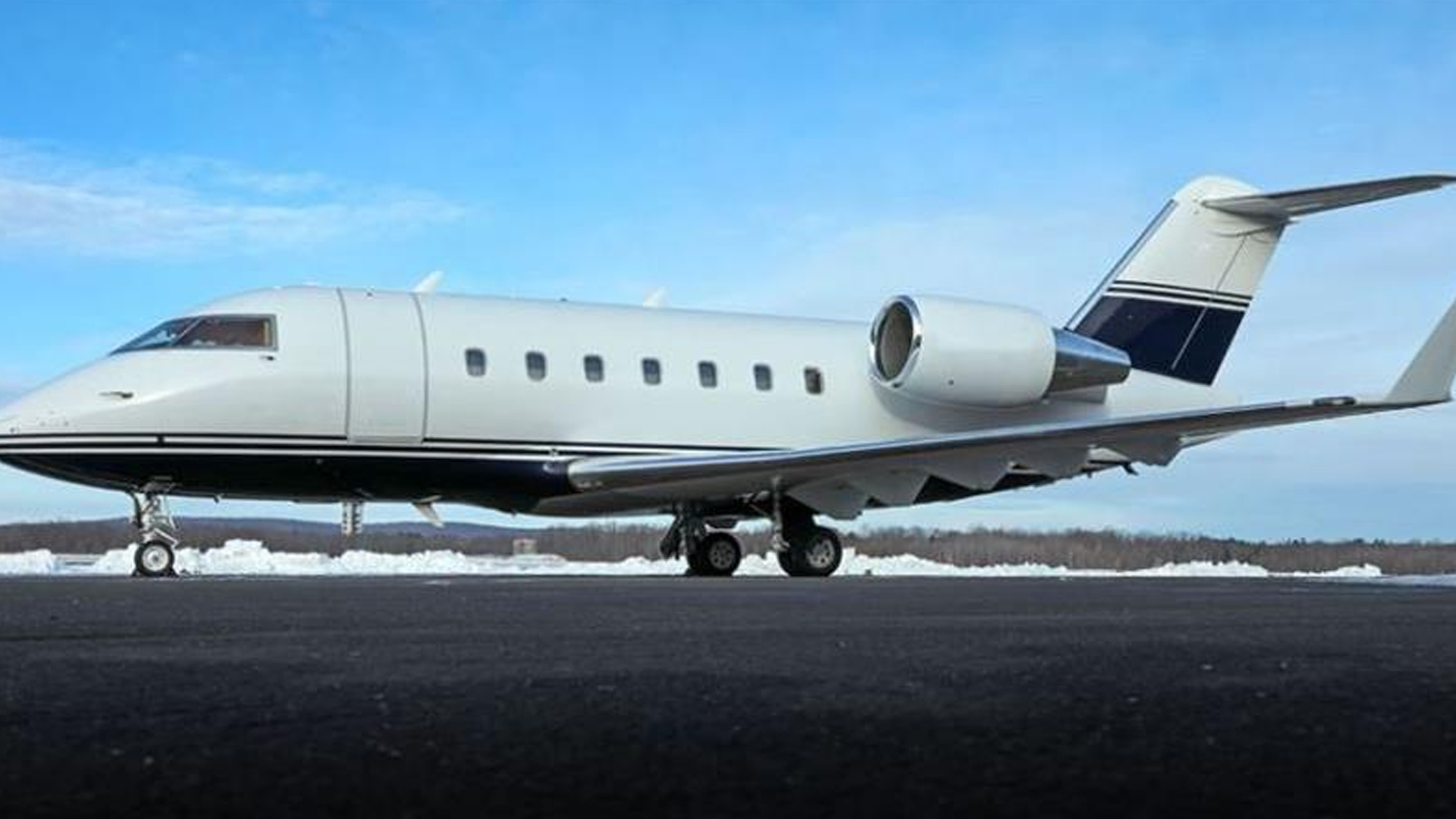 Bombardier Challenger 605 — N249TX