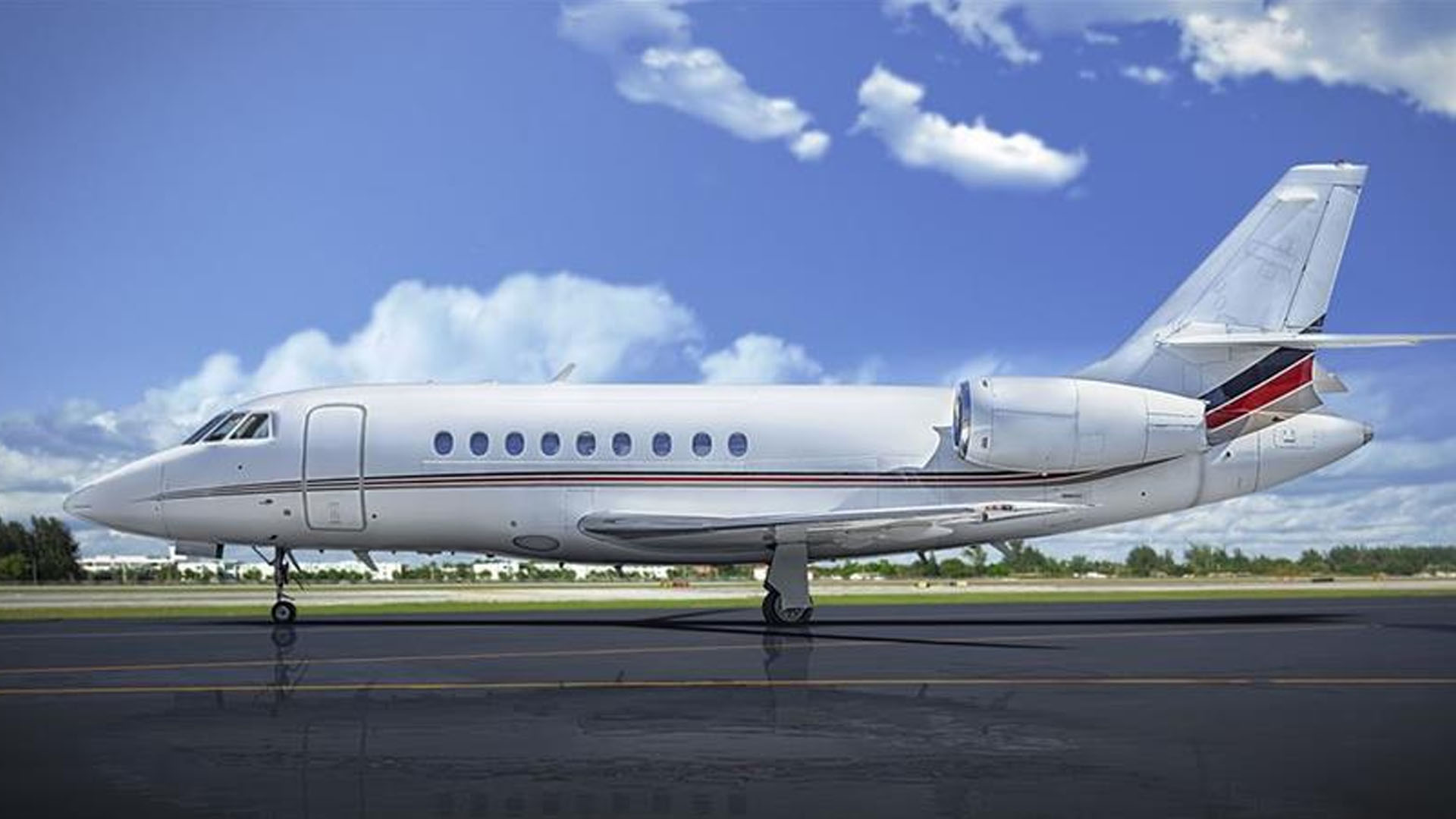 Dassault Falcon 2000 (2002) — N277XX