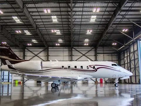 Bombardier Challenger 300 (2004) — N286JR