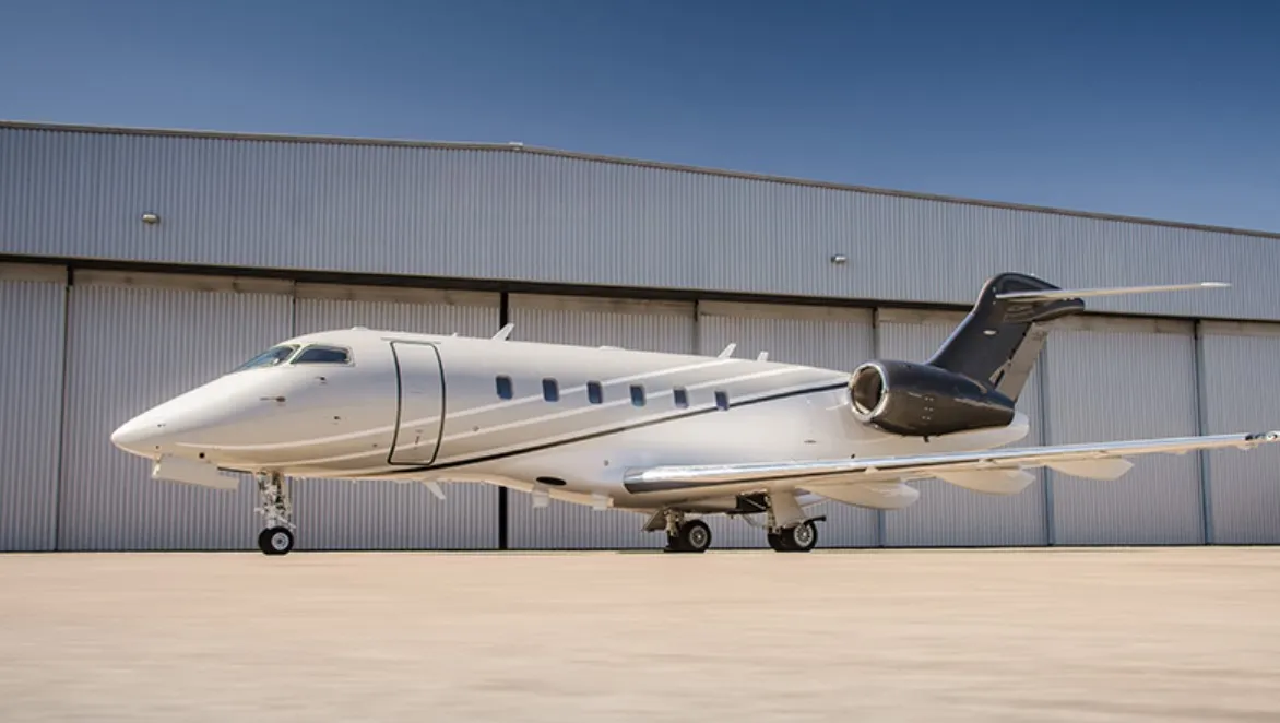 Bombardier Challenger 300 (2006) — N300JE