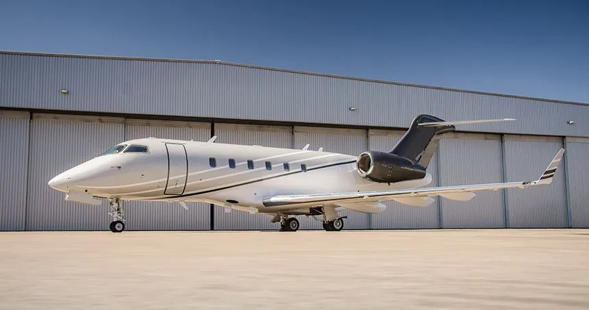 Bombardier Challenger 300 (2007) — N320JE