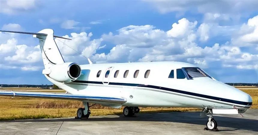 Cessna Citation VII (1990) — N325JF