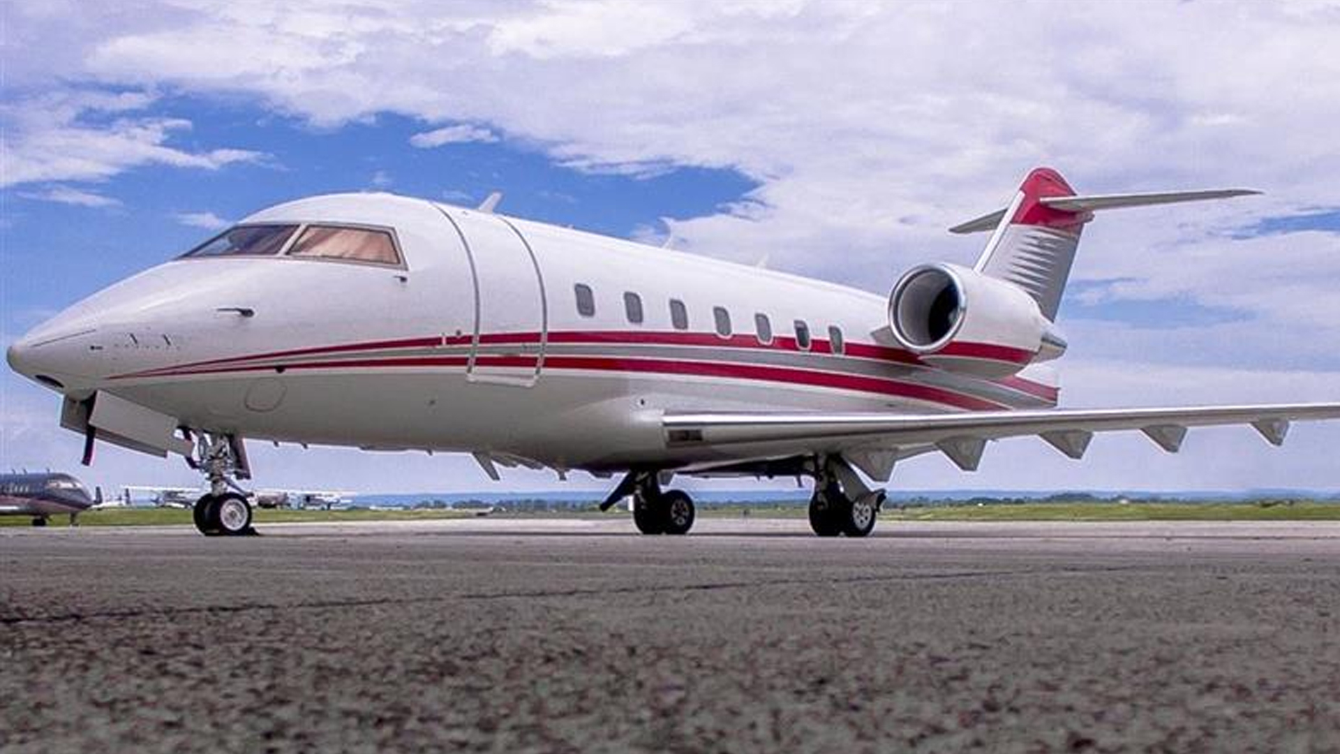 N327TW Bombardier Challenger 605 Jet private jet