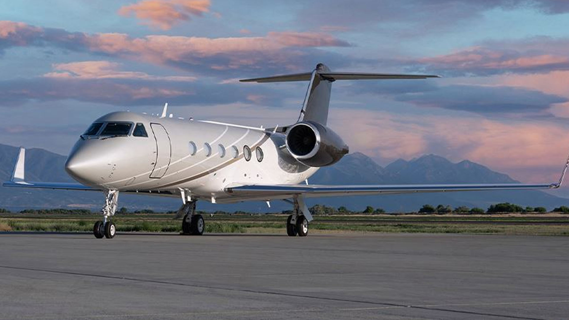 Gulfstream GIV (2001) — N32JE