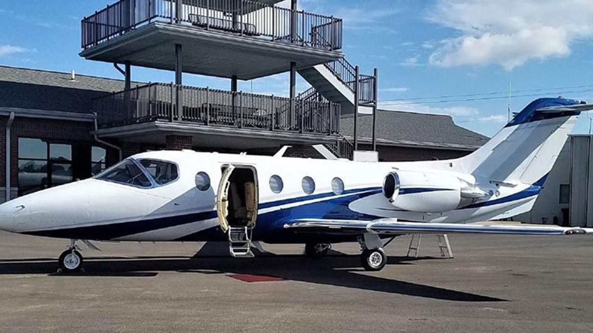 Beechjet 400A (2004) — N330R