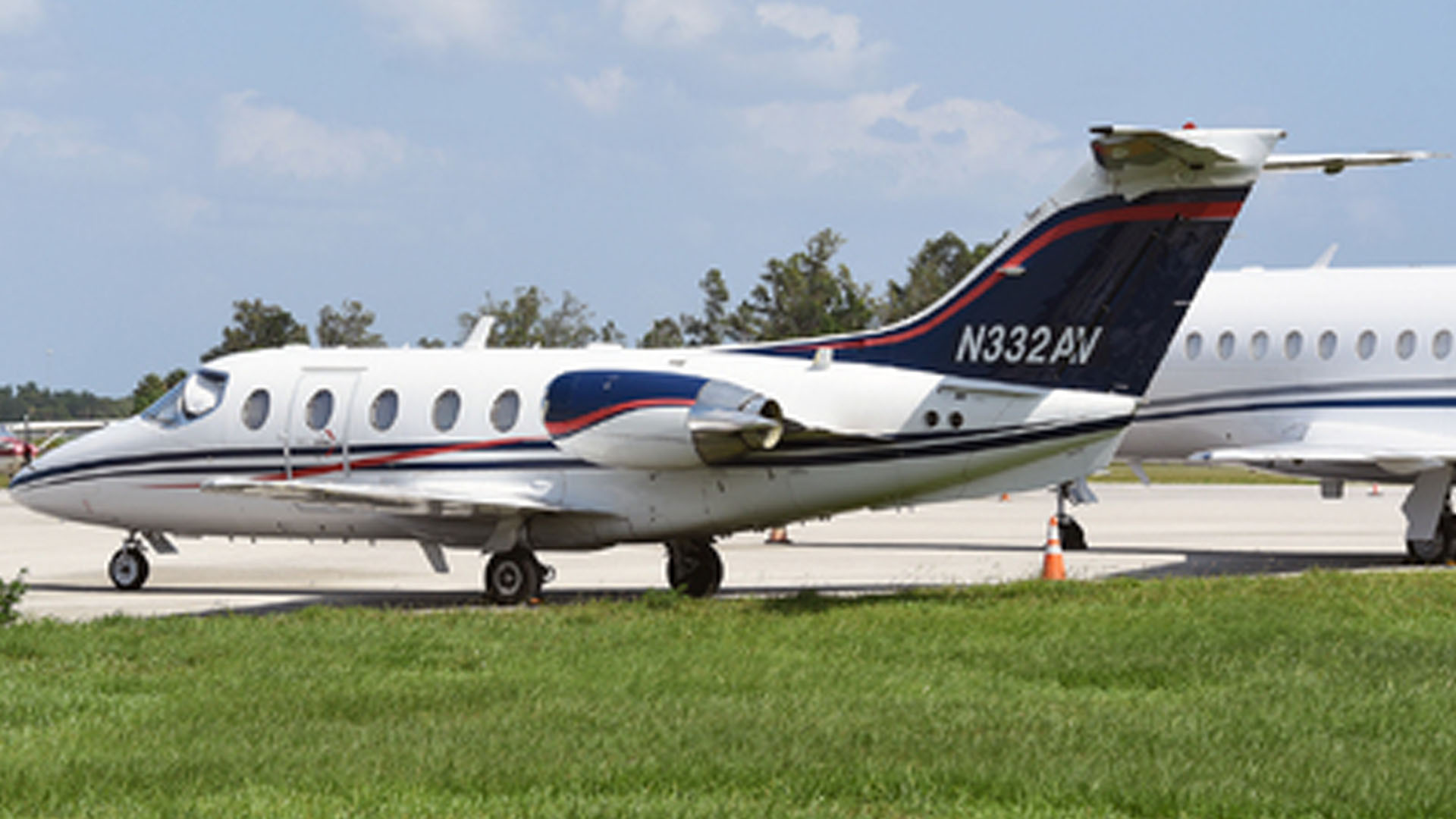 Beechjet 400A (2001) — N332AV