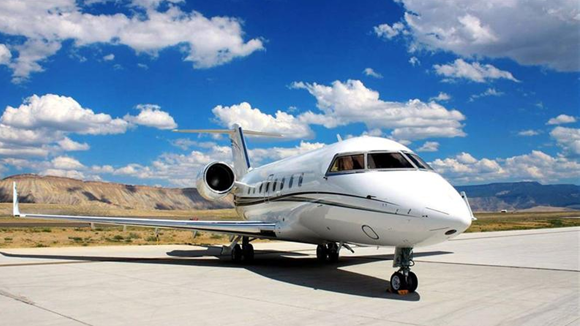 N340AK Bombardier Challenger 604 Jet private jet