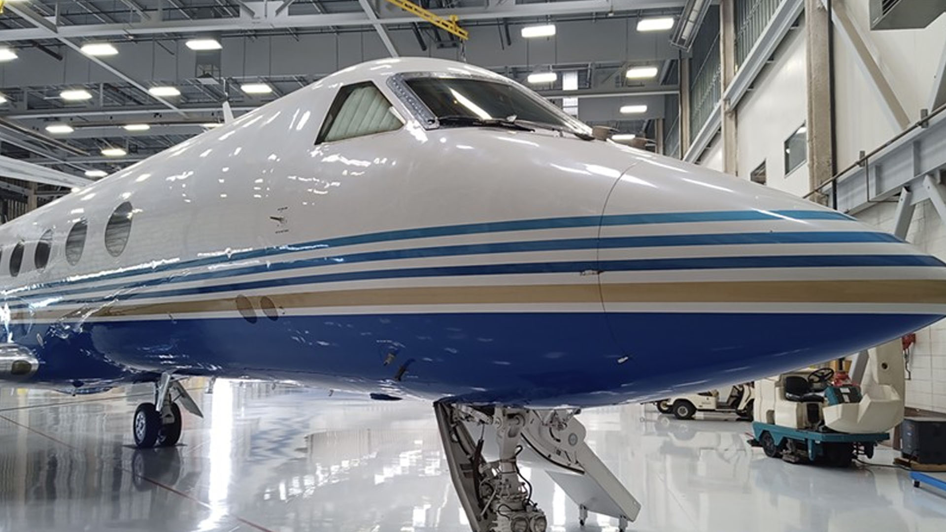 Gulfstream GIV (1998) — N352DJ