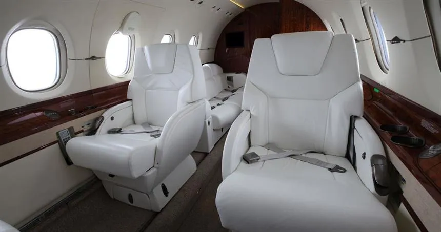Hawker 800XP (2002) — N389SR