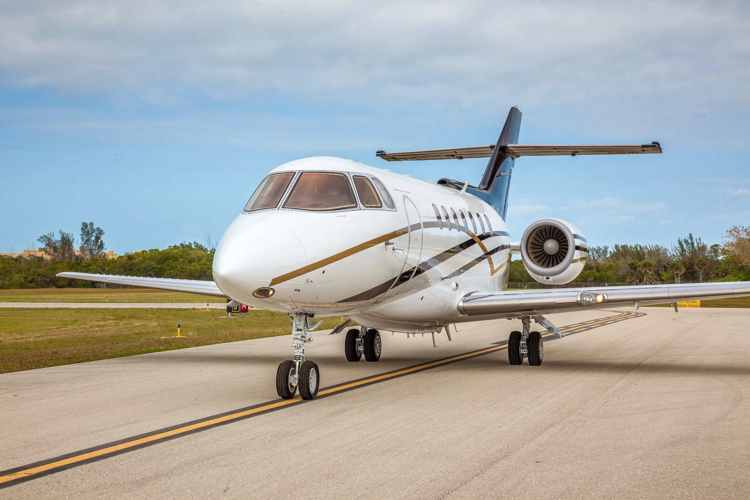 N39QJ Hawker 1000 Super Midsize