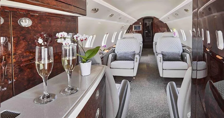 Bombardier Challenger 300 (2004) — N41DP