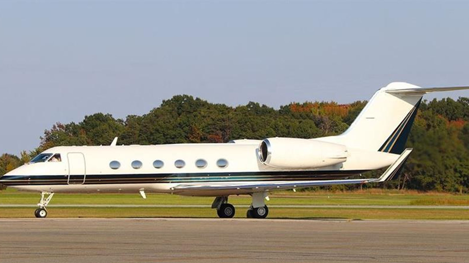 Gulfstream GIV (1989) — N44CE