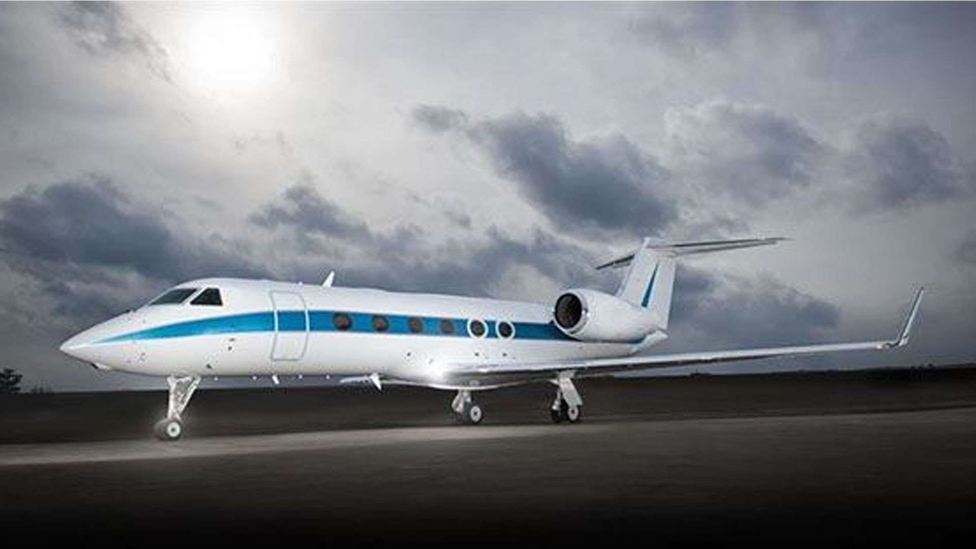 N48PL Fixed wing, multi‘engine business jet private jet