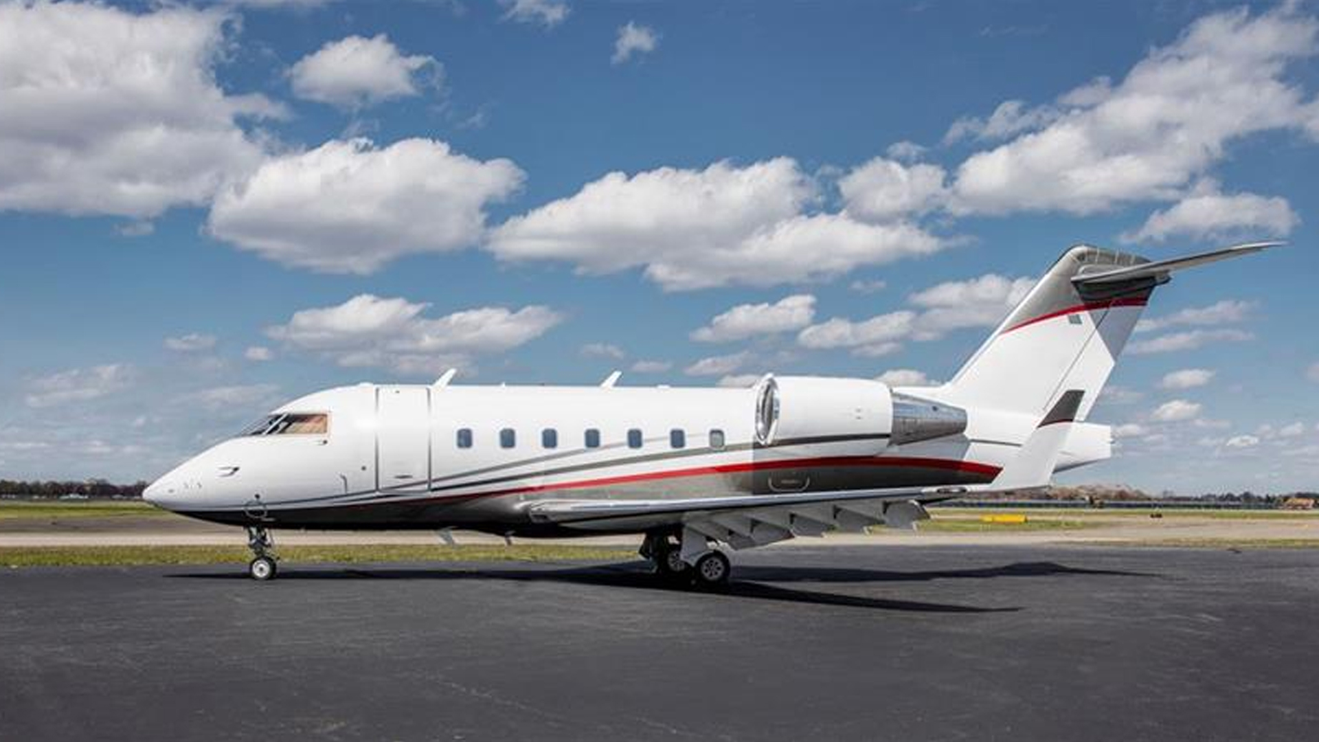 Bombardier Challenger 604 (2001) — N495DD