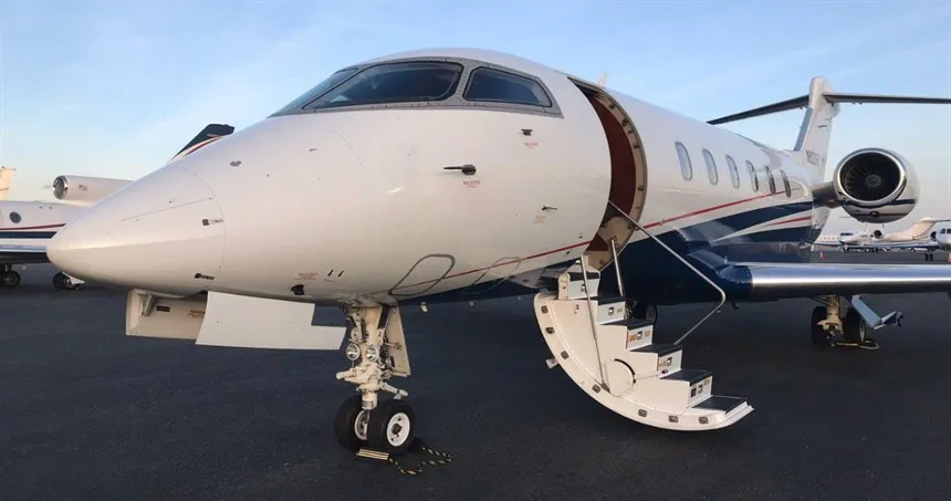 Bombardier Challenger 300 (2005) — N517FX