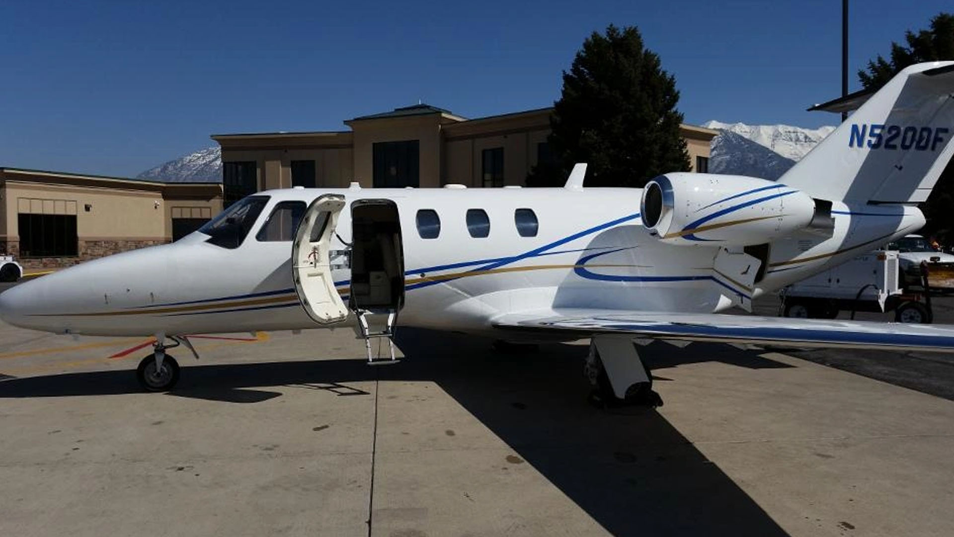 N520DF Private Jet Land private jet