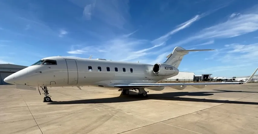 Bombardier Challenger 300 (2005) — N521FX