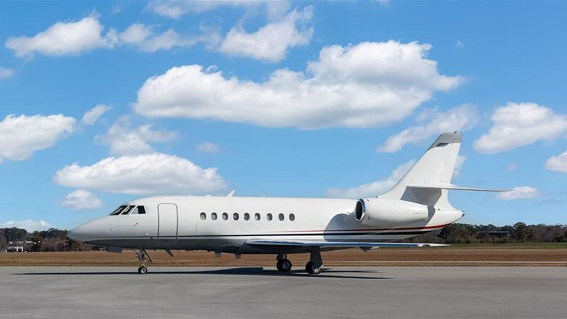 Dassault Falcon 2000 (2002) — N53NJ