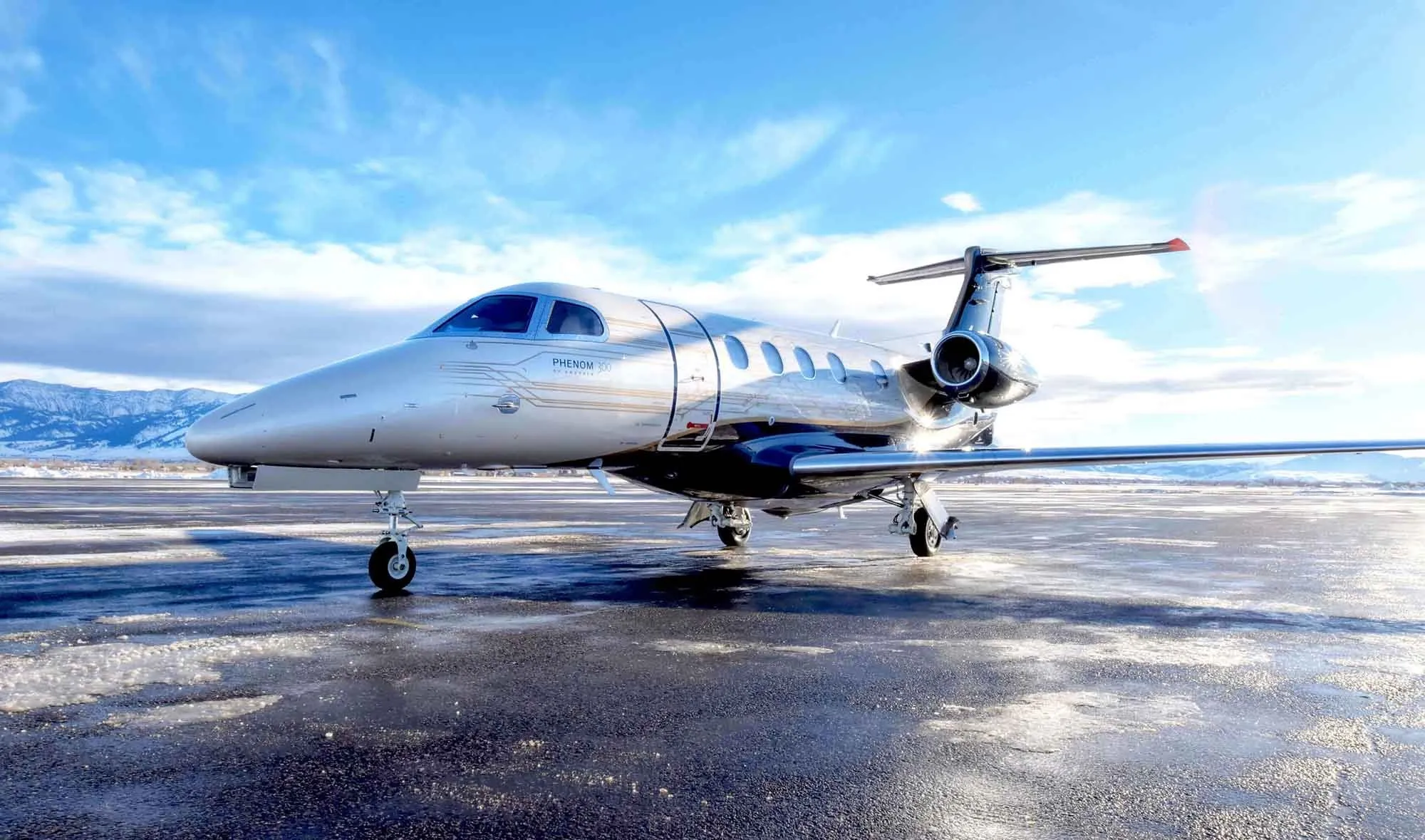 Embraer Phenom 300 (2022) — N541RM