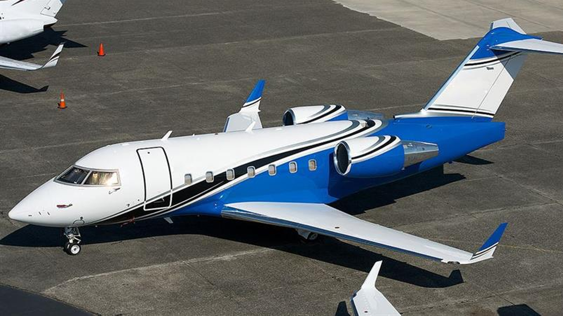 N604AV Bombardier Challenger 604 private jet