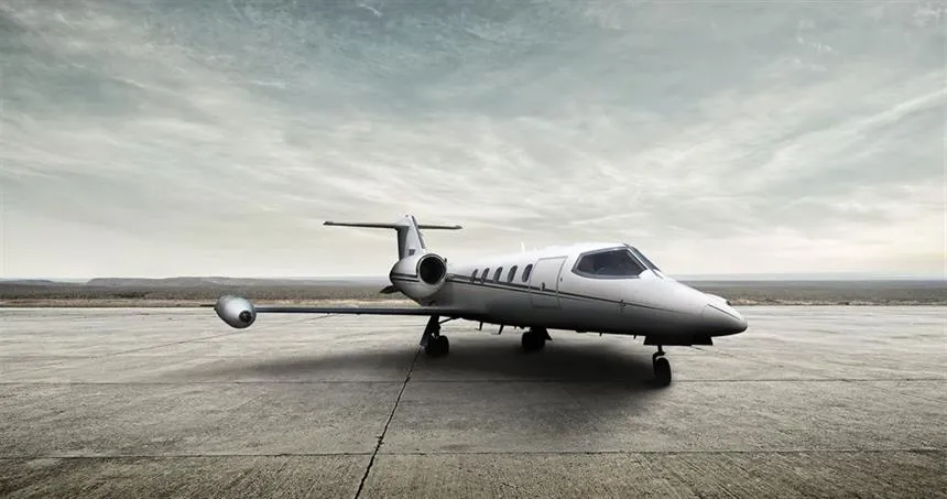 Learjet 35 — N669RA