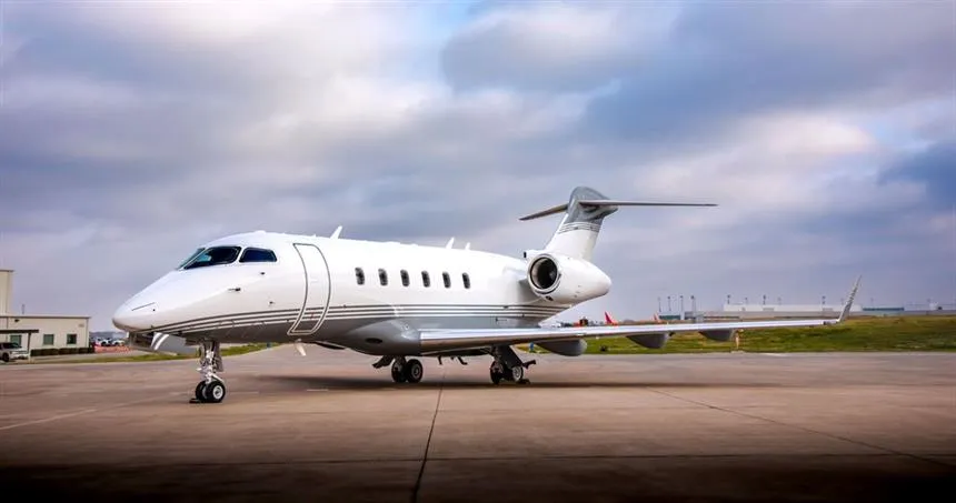 Bombardier Challenger 300 (2009) — N695BA