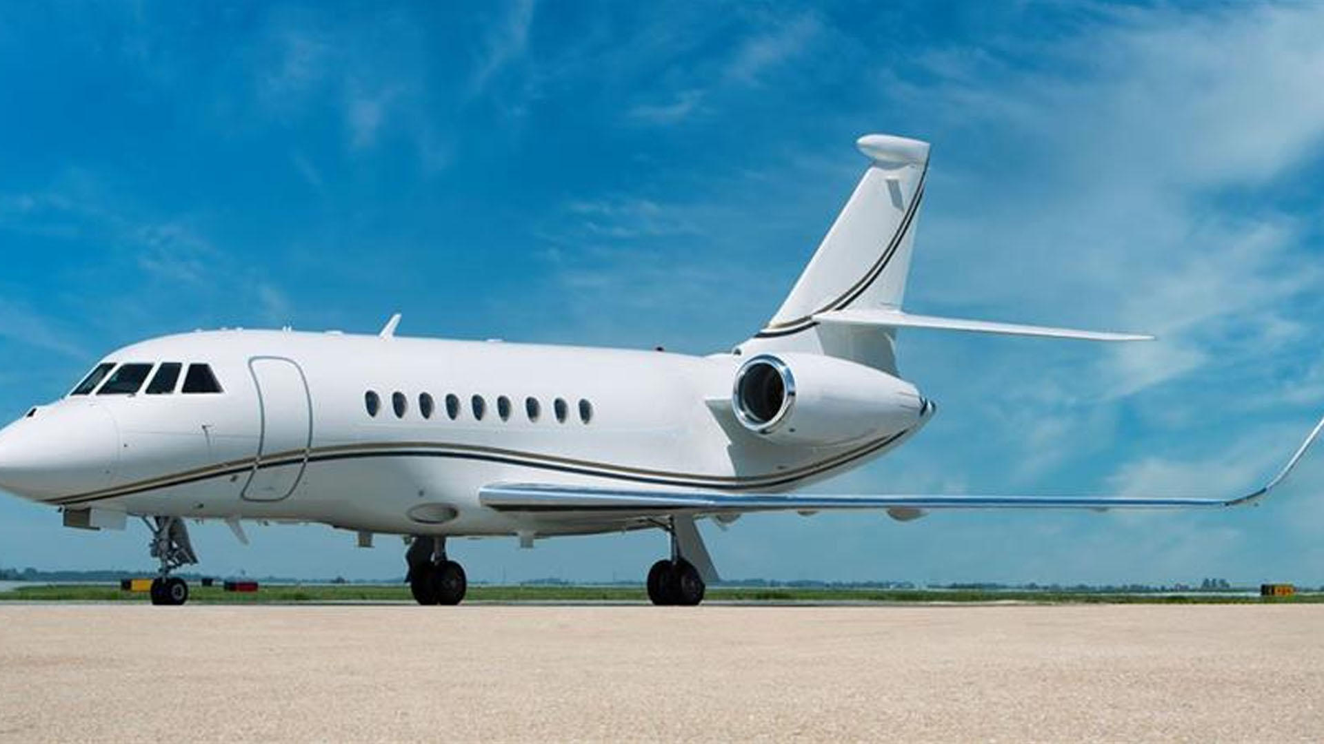 Dassault Falcon 2000 (1998) — N700DS
