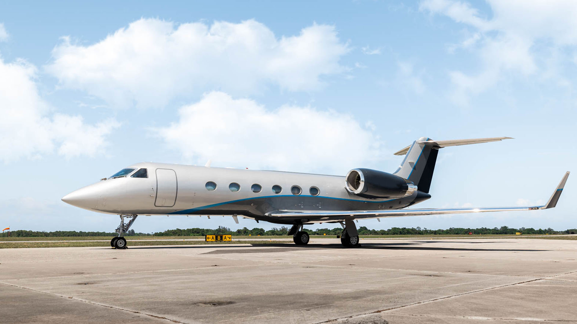 Gulfstream GIV (1998) — N707WE