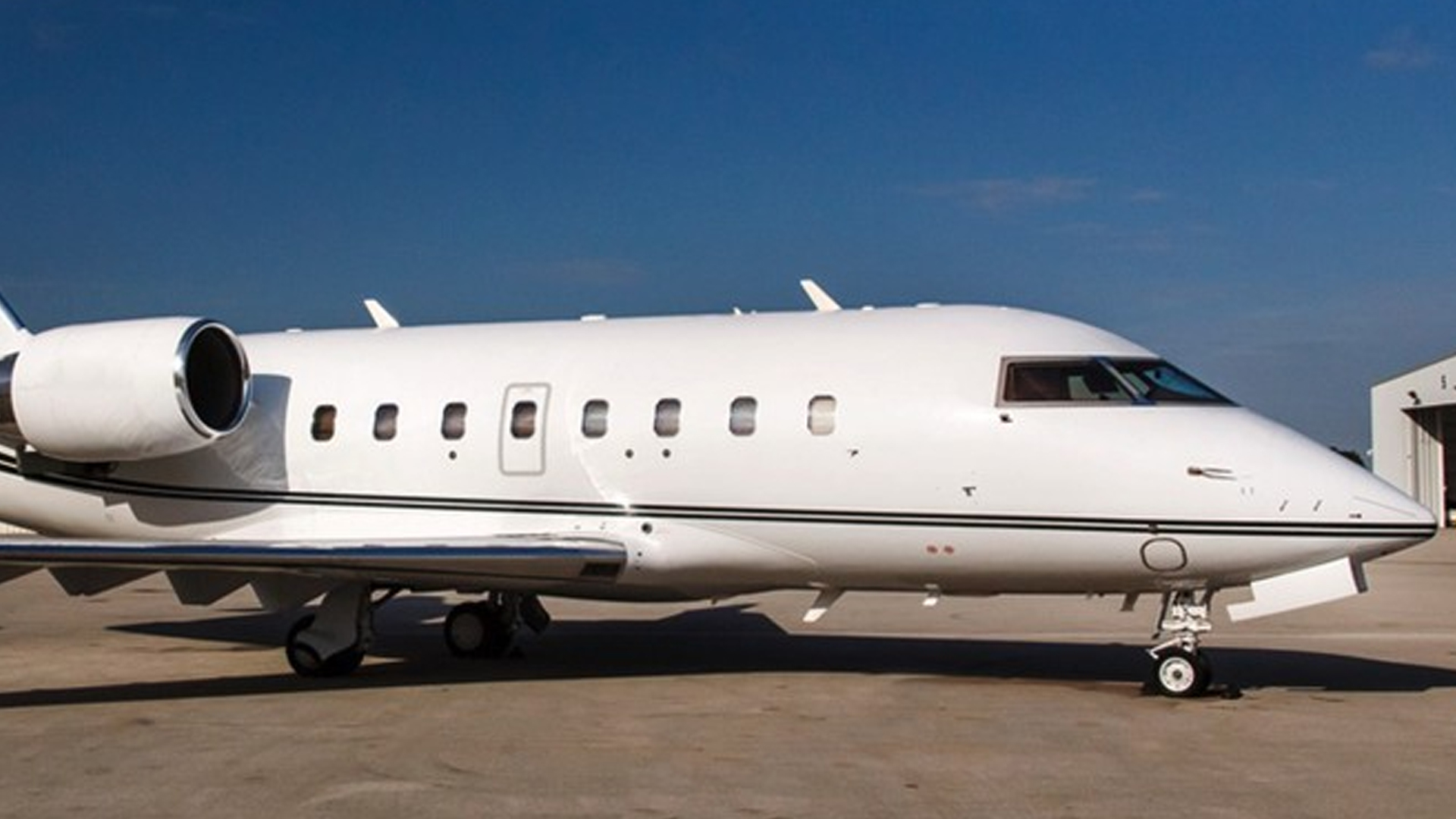 Bombardier Challenger 604 (1990) — N70X