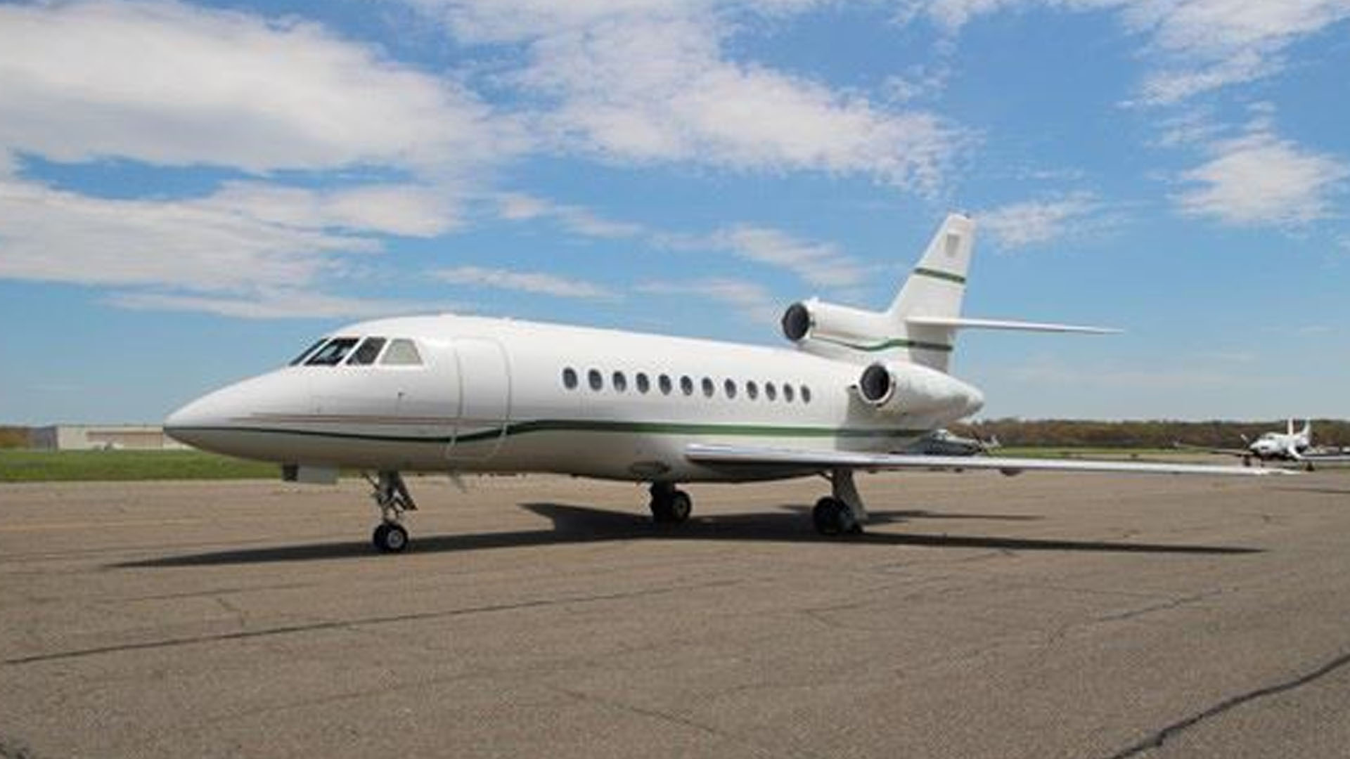 N721HM Fixed wing multi-engine private jet