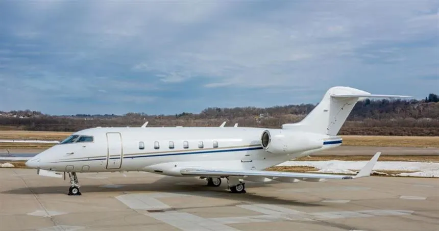 Bombardier Challenger 300 (2008) — N752M