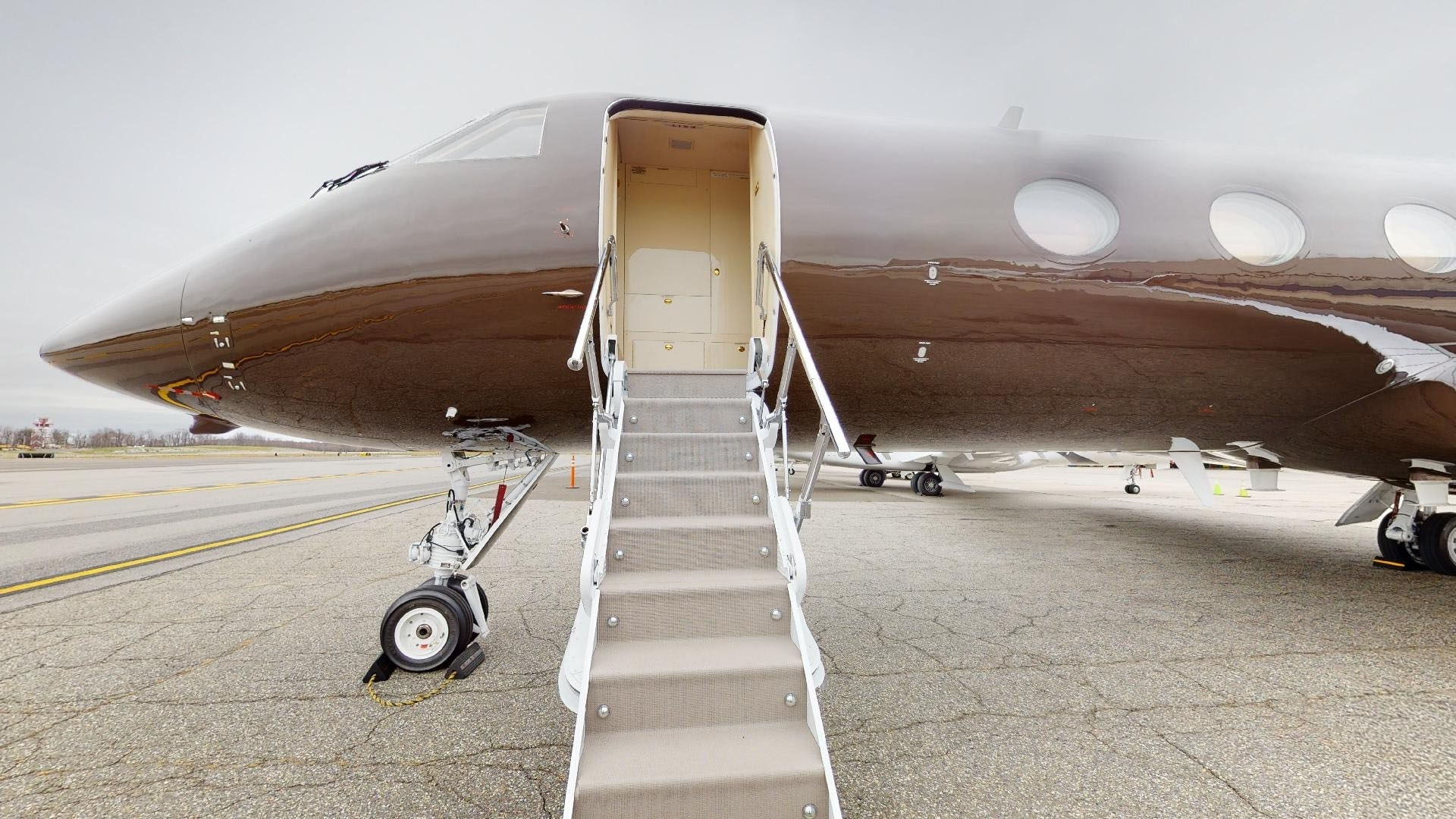 Gulfstream GIV — N76EJ