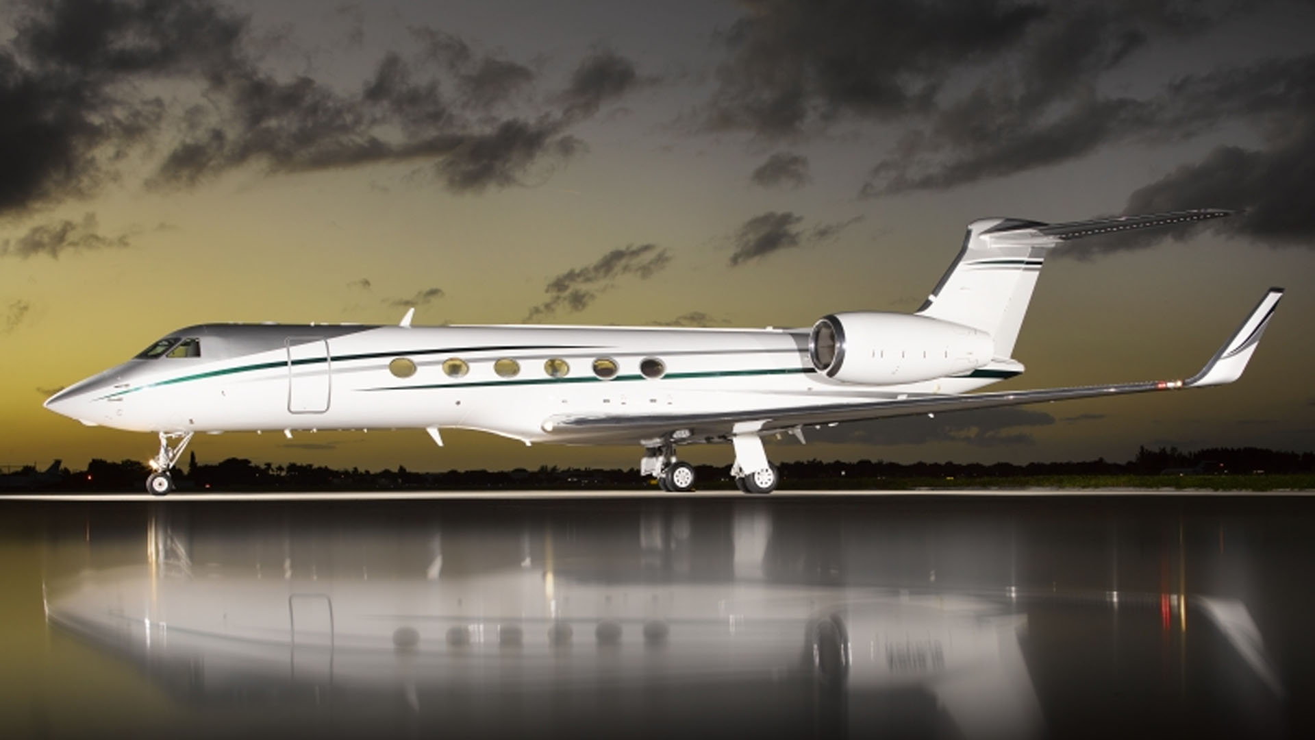 Gulfstream GV (2000) — N808JG
