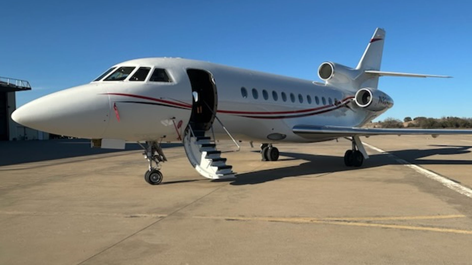 N824S Fixed wing multi-engine private jet