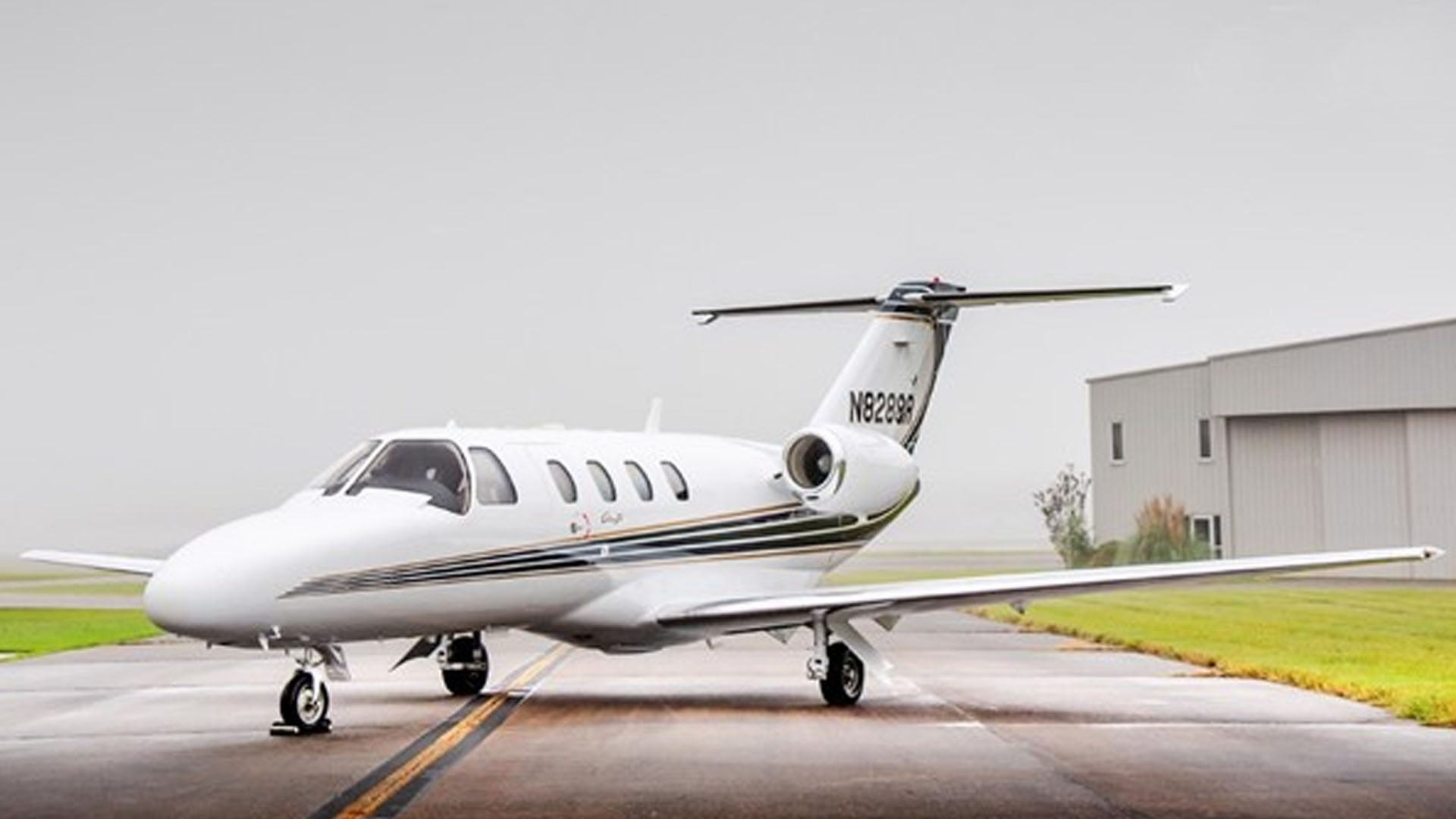N8288R Light twin‑engine business jet private jet