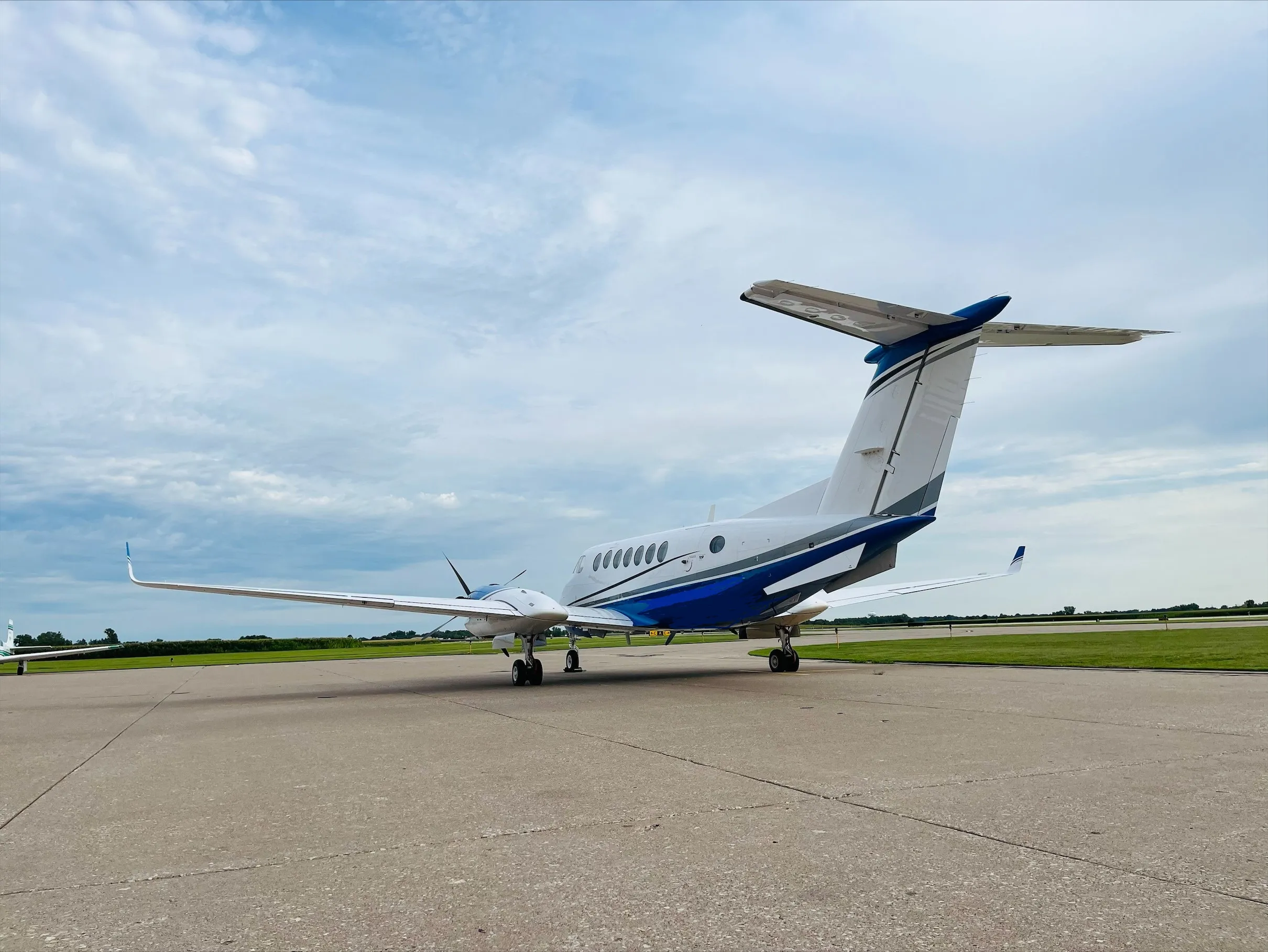 N864CA Beech King Air 300 Turbo prop